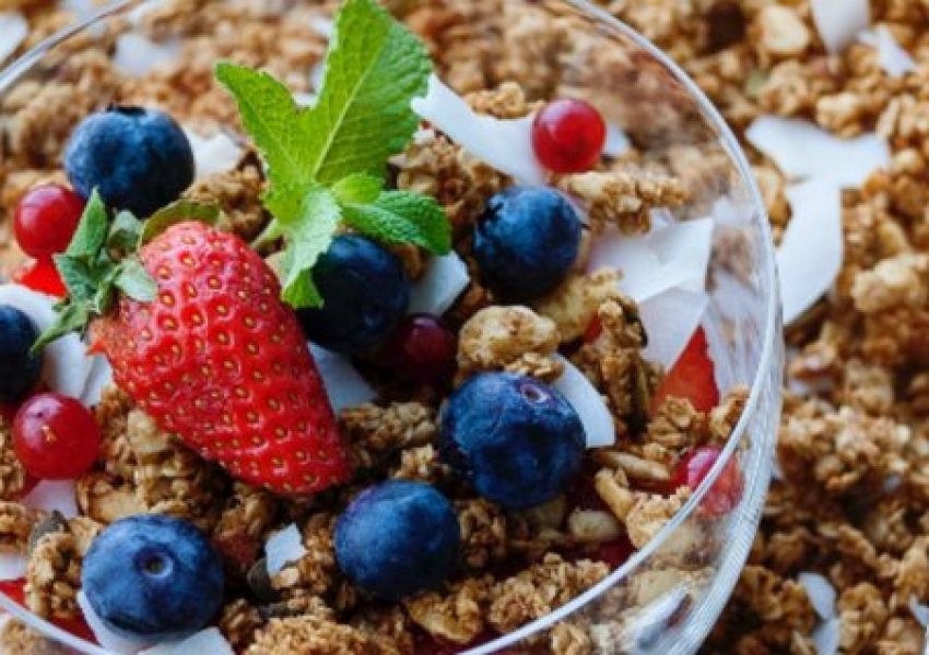 Çfarë duhet të hani për mëngjes, 5 zakone të mira për të qëndruar në formë?