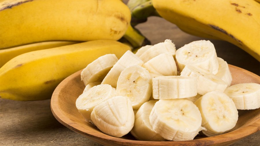 Pse duhet të hani një banane në ditë, çfarë i ndodh organizmit