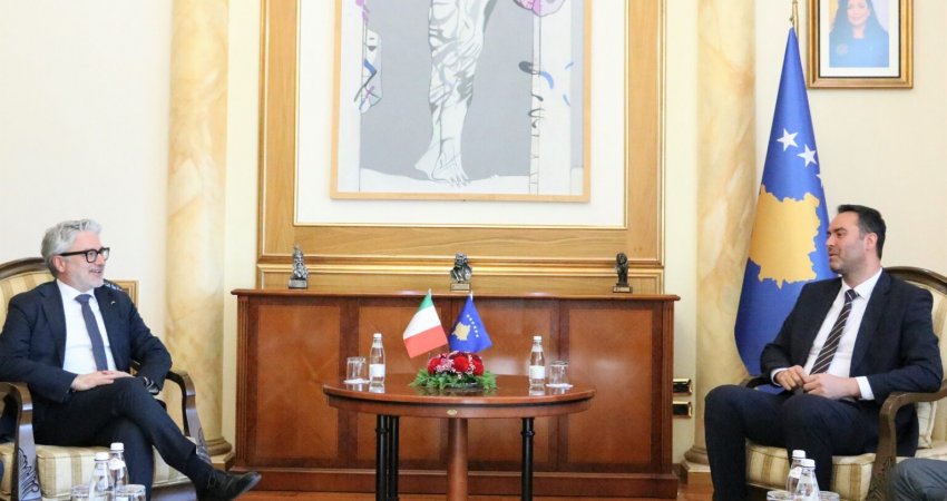 Konjufca priti në takim deputetin italian, diskutuan për rëndësinë e dialogut për normalizimin e raporteve mes Kosovës dhe Serbisë