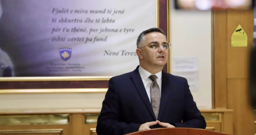 Tahiri për Qeverinë: Dështimet po i mbulon me temën e Asociacionit e veriut