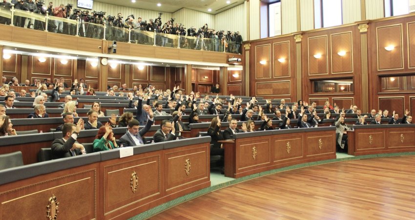 Pritet të mblidhen tri komisione parlamentare