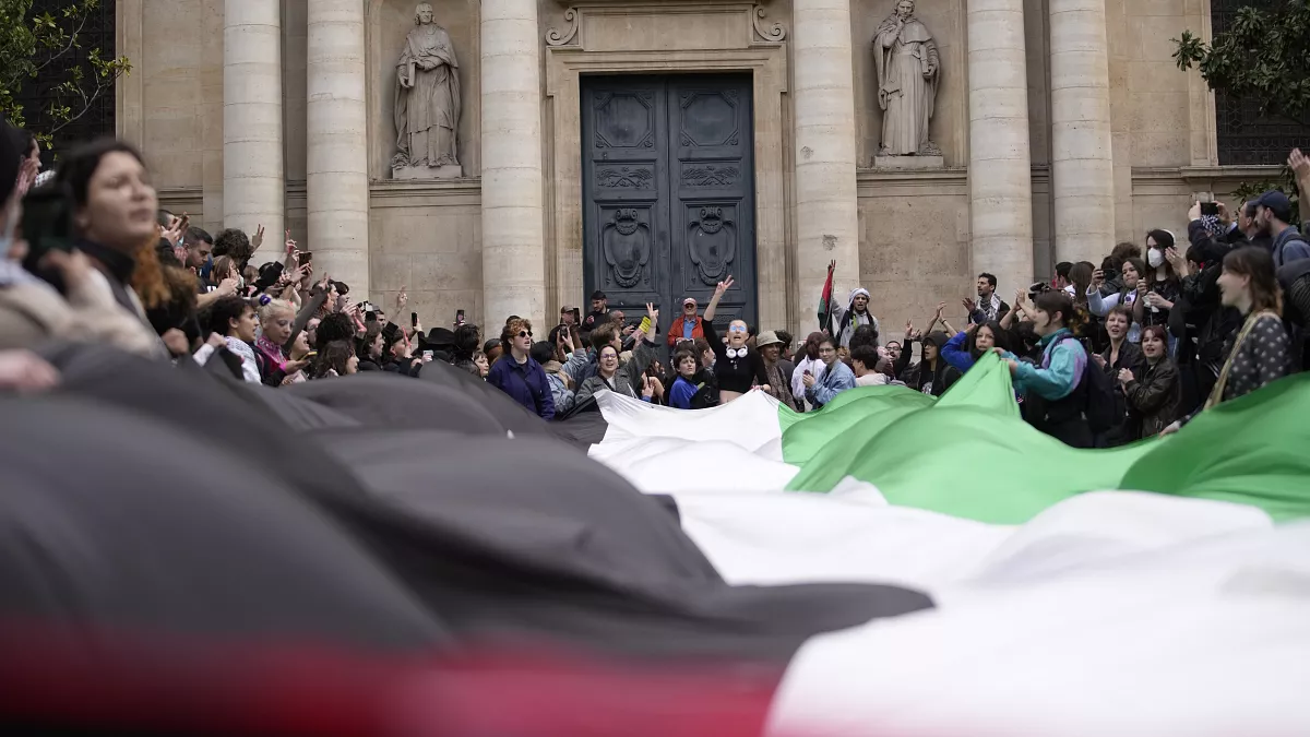 Studentët francezë marrin shkas nga bashkëmoshatarët amerikanë për tubimin pro Palestinës në Sorbonë