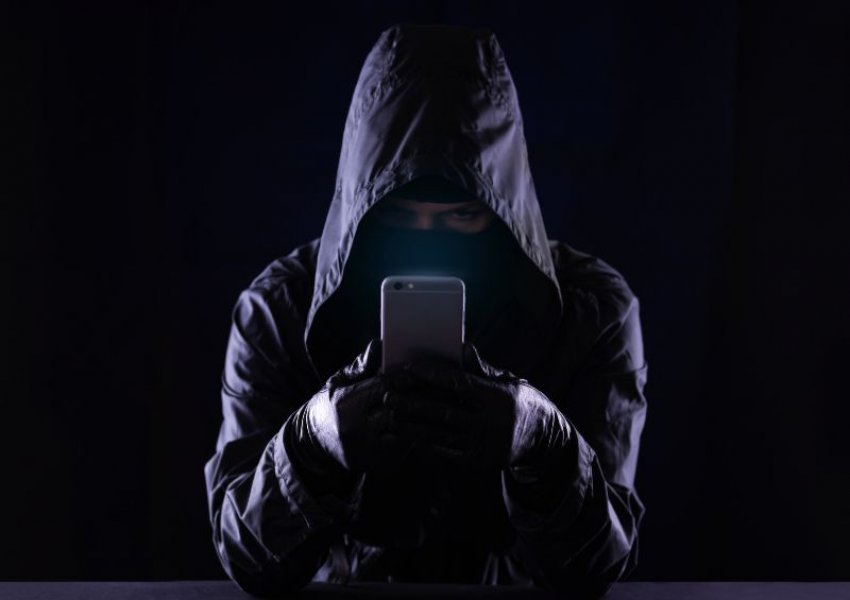 Nëse vëreni këto detaje, atëherë telefoni juaj mund të jetë duke u përgjuar