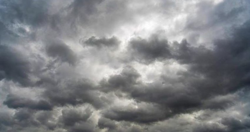 Moti sot: Me diell dhe rrebeshe të shiut, temperatura deri në 33 gradë Celsius