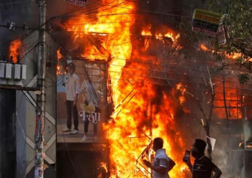 Protestat antiqeveritare në Bangladesh, të paktën 50 të vdekur