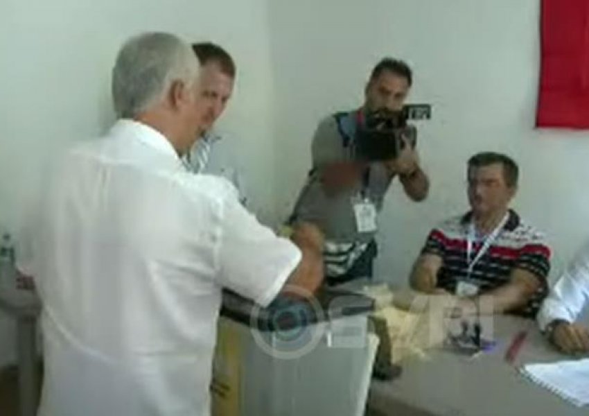 ‘Unë do të jem kryetari i ardhshëm i Bashkisë Himarë’/ Kandidati i opozitës, Gjikuria: Kartat e skaduara, ky është një problem