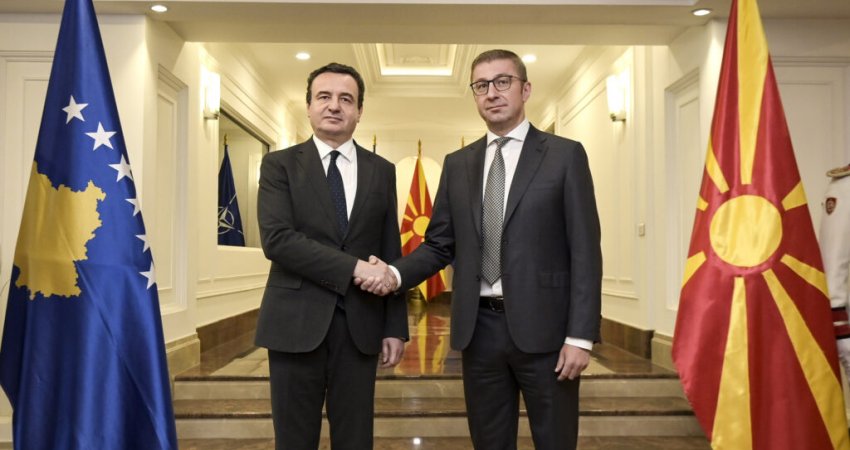 Kryeministria jep detaje per takimin Kurti-Mickoski, diskutuan edhe për incidentin e Osmanit në aeroportin e Shkupit
