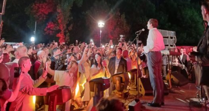 Kurti takohet me mërgimtarët në Prishtinë