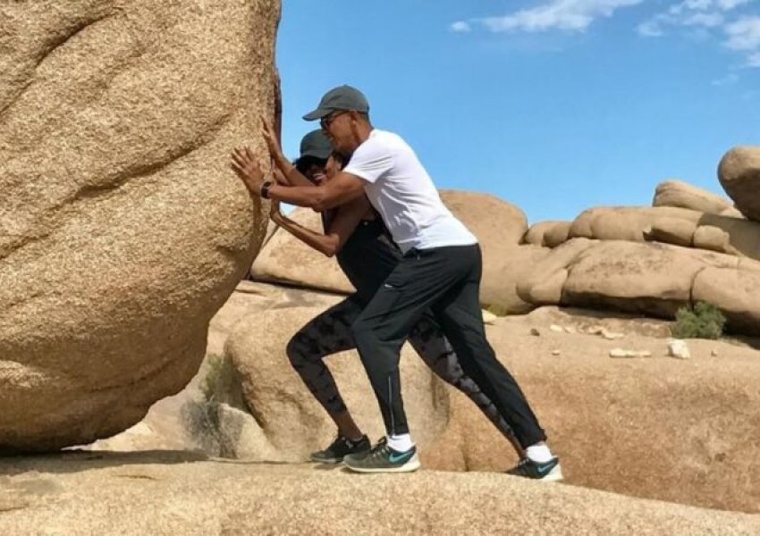 Michelle Obama i uroi Barack Obamës ditëlindjen duke shtyrë një gur