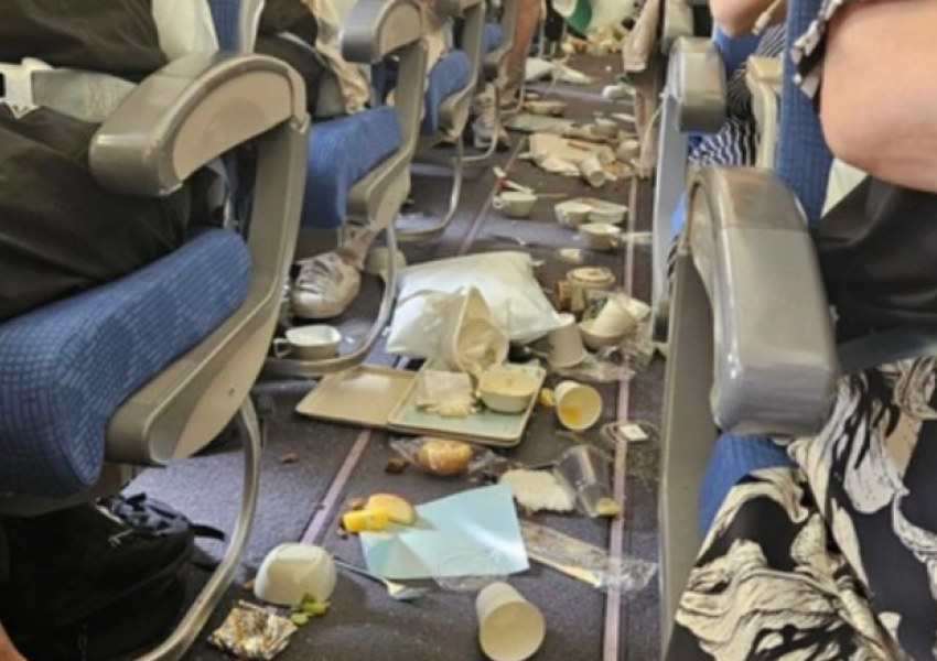 Panik në ajër! Avioni goditet nga turbulencat e forta, disa të plagosur