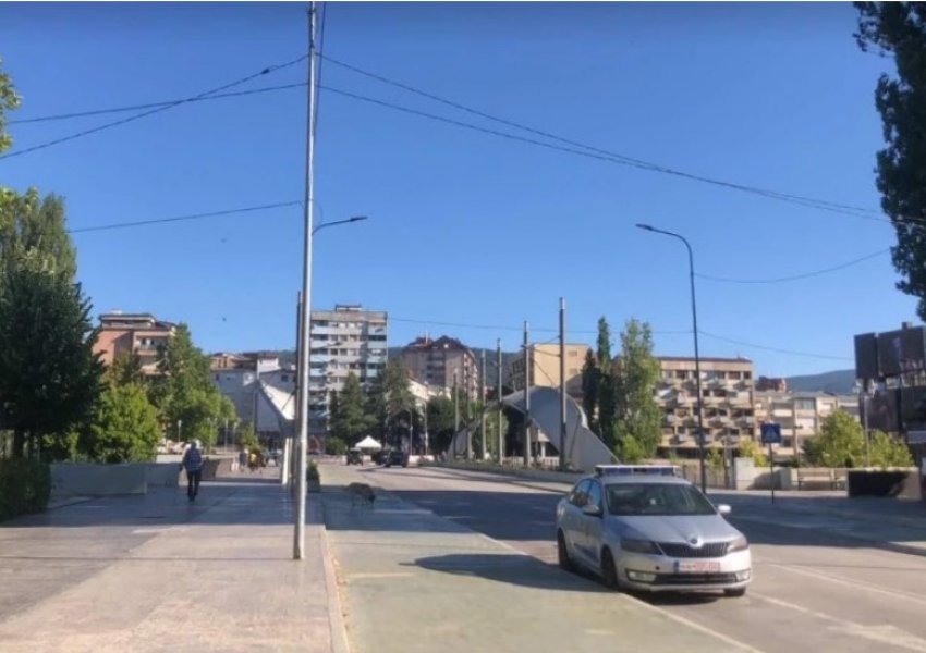 Pjesëtarë të EULEX e KFOR vendosen mbi objektet afër Urës së Ibrit