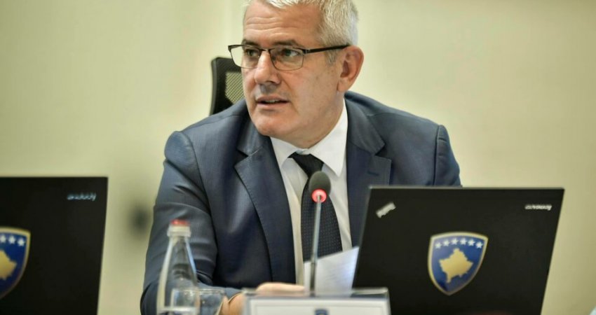 Shtyhet afati për konvertimin e patentshoferëve, Sveçla jep detaje