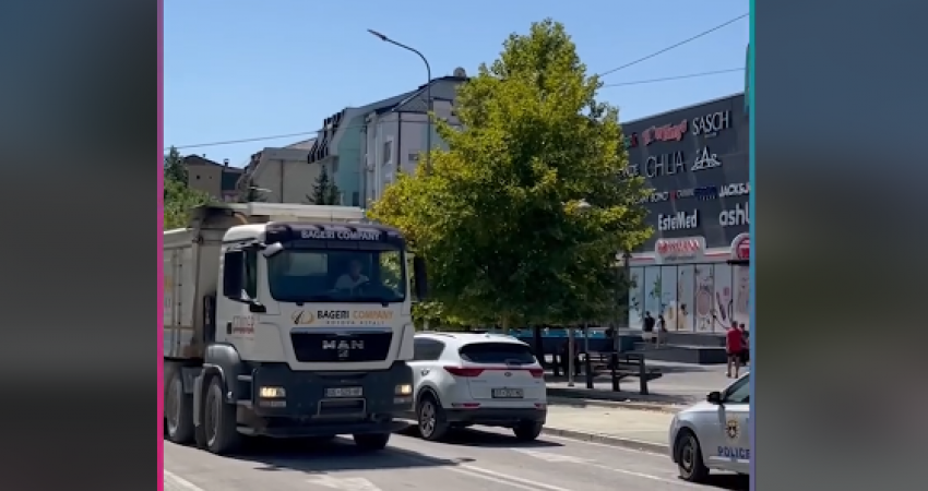 Ura e Ibrit po testohet me kamionë të peshave të rënda, KFOR’i e përcjell situatën