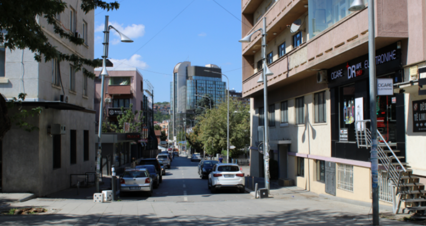 Deri më 31 gusht rruga “Fehmi Agani” në Prishtinë do të jetë e bllokuar në orët e mbrëmjes për automjete