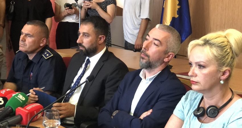 Zyrtarë të Qeverisë takohen me qytetarë të komunitetit serb në Mitrovicën Veriore