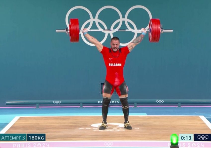 Medalje ari dhe rekord bote/ Nasar, i pari që kalon barrierën 400 kg