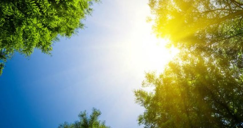 Moti sot me diell, temperaturat deri në 33 gradë Celsius