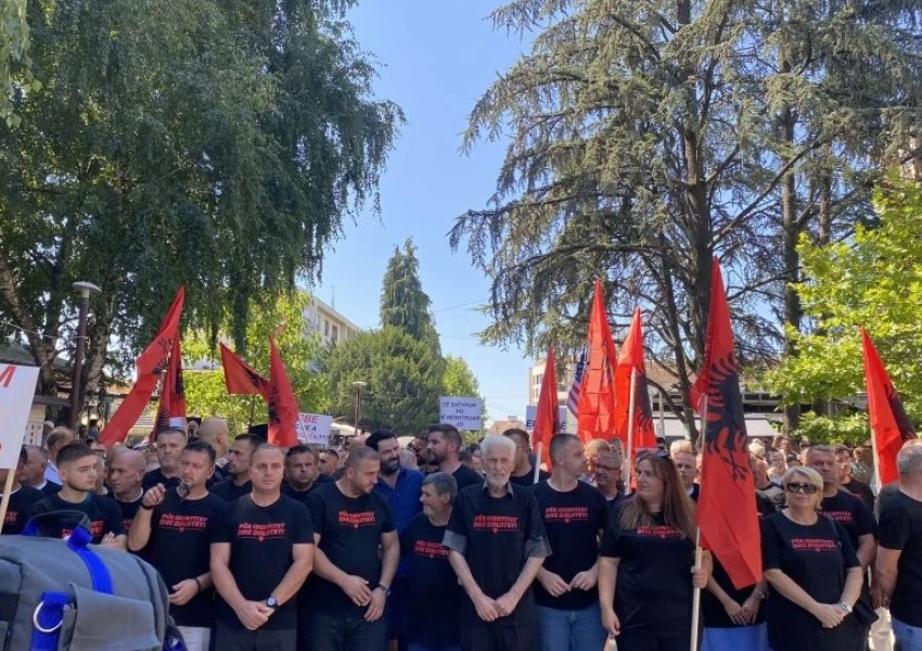 Nis protesta e shqiptarëve të Luginës kundër diskriminimit nga Beogradi