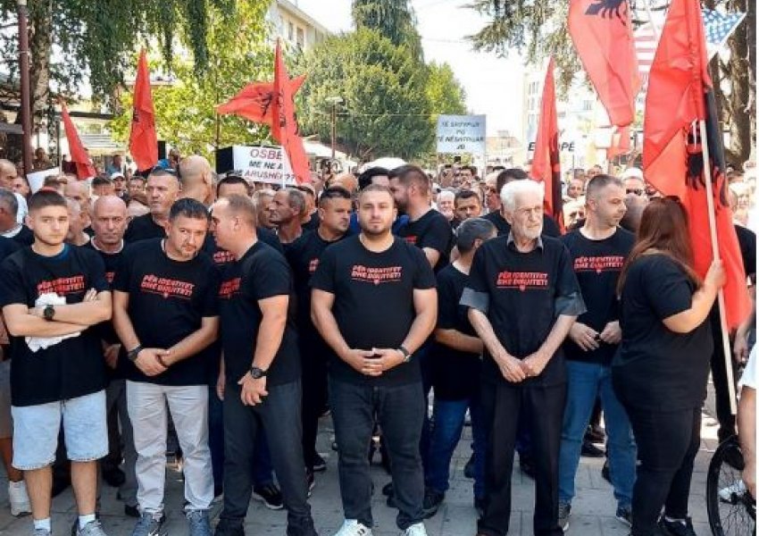 'Duam libra shqip!', shqiptarët në Bujanoc protestojnë kundër Vuçiç