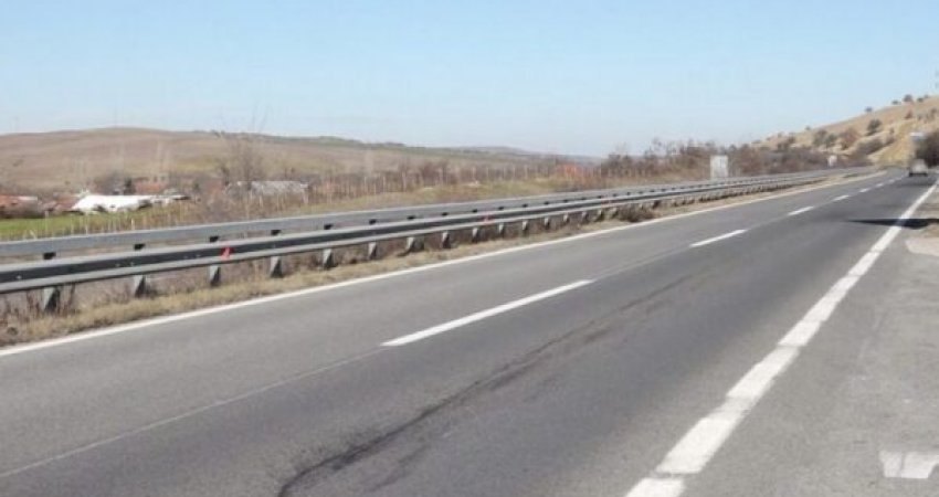 Zjarri i afrohet autostradës “Ibrahim Rugova”