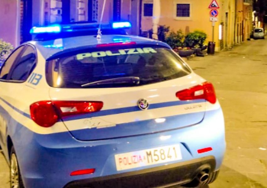 Shqiptari bën për spital dy policë italian