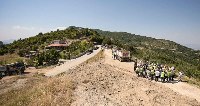 Kurti publikon pamje nga punimet e rrugës Prizren-Tetovë: Po lidhim dy qytete historike