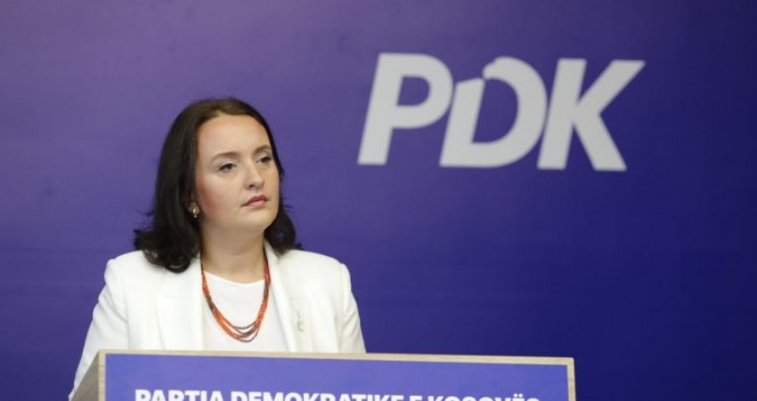 PDK-ja kritikon MASHTI-in për subvencionimin e teksteve shkollore: Edhe vonë edhe shtrenjtë 