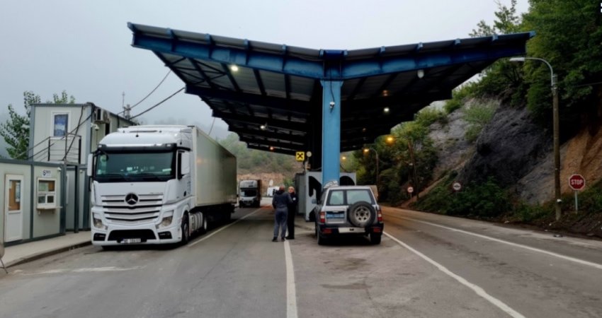 Një orë e gjysmë pritjet në Jarinje
