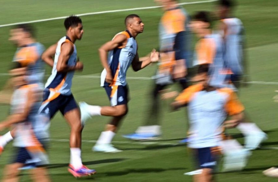 Ta ndihmojmë 'talentin e jashtëzakonshëm' Mbappe të përshtatet: Ancelotti i Madridit