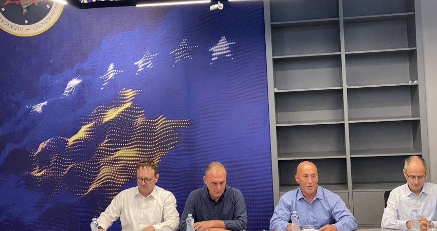 Haradinaj premton pagë mesatare një mijë euro