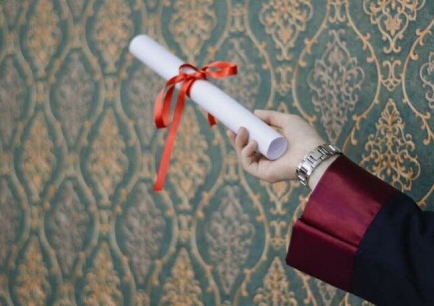 Alarm në Malin e Zi, diplomat false 'pushtojnë institucionet', mbi 25 mijë punonjës me njohuri të rreme