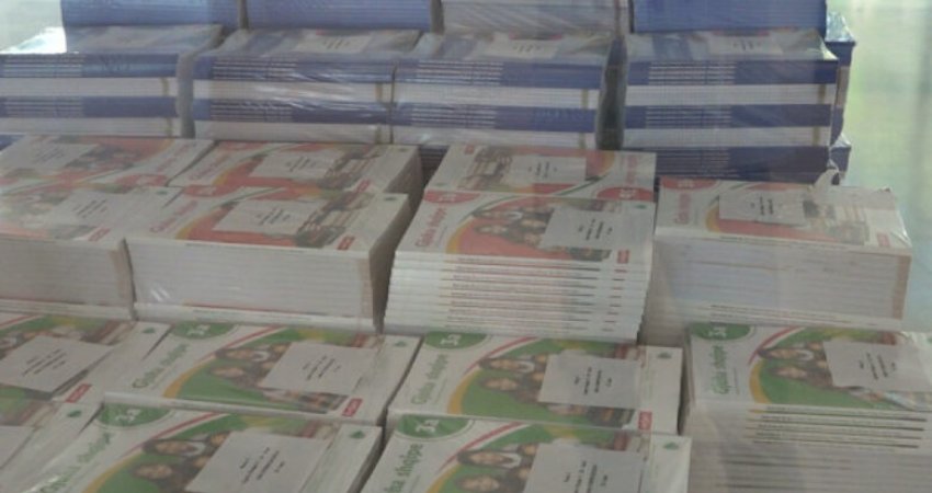 Nga nesër nis shitja e librave shkollorë – prindërit thonë se metoda e vjetër ishte më e mirë