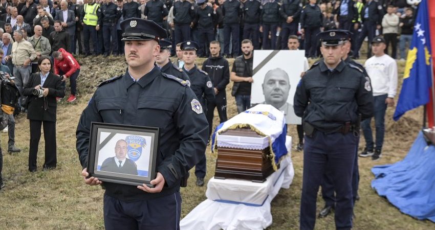 Në prag të përvjetorit të rënies, tender për rregullimin e varrit të Heroit Afrim Bunjaku