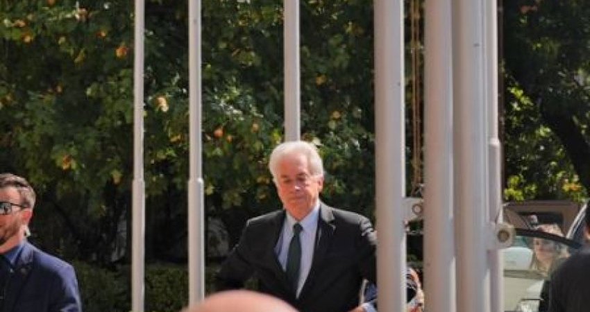 Eksperti i sigurisë e zbulon prapavijën e vizitës së Burns në Kosovë!