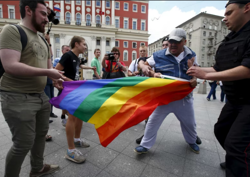 Kundërshtuan ligjin kundër “propagandës LGBT” në shkolla/ Mësuesit në Bullgari: Po kërcënohemi