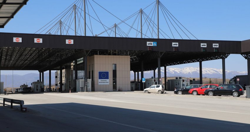 20 minuta pritjet te Dheu i Bardhë, në Merdarë dhe Jarinje