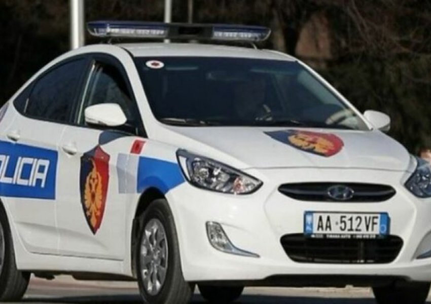 Tiranë/ Babë e bir plagosin me thikë nipin e tyre 26 vjeçar