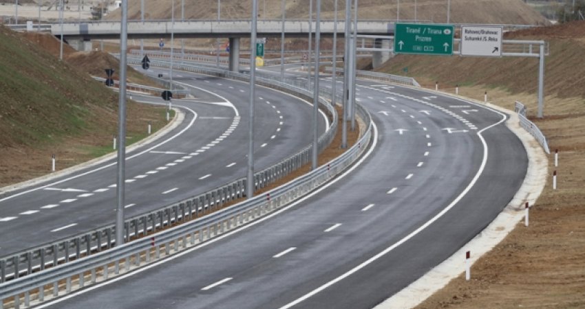 Aksident në autostradë, lëndohen tetë persona – njëri rëndë