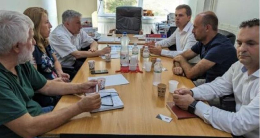 Mblidhen SBASHK dhe Këshilli i Prindërve, paralajmrohen veprime sindikale nga mesi i shtatorit