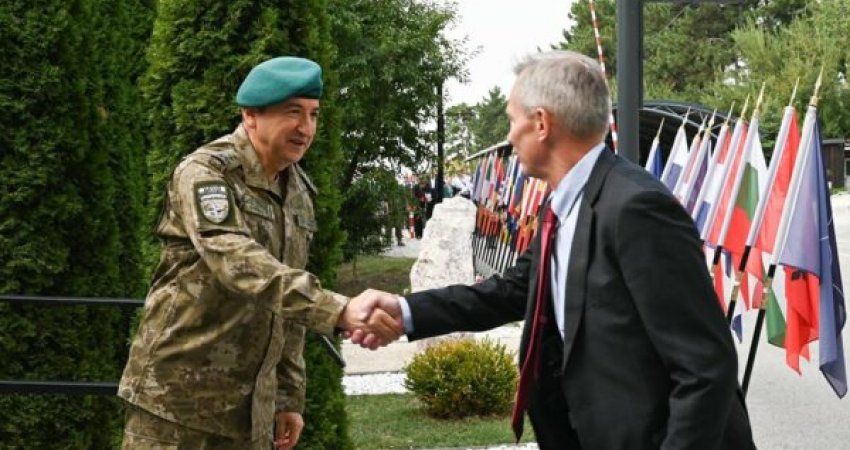 Zyrtari i lartë i NATO-s në Prishtinë, Ulutas e njofton me aktivitetet e KFOR-it dhe për përkrahjen për Dialogun