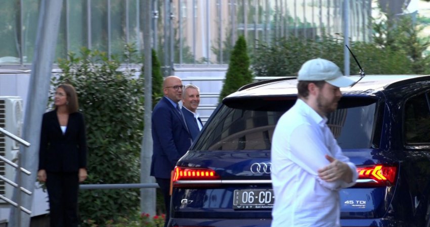 Sarrazin përmbyll vizitën e tij, takohet me Kurtin