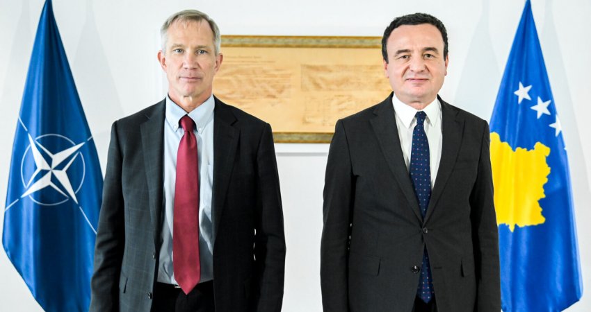 Kurti takohet me Ndihmës Sekretarin e NATO’s, ZKM s’tregon nëse u diskutua për çështjen e hapjes së Urës së Ibrit