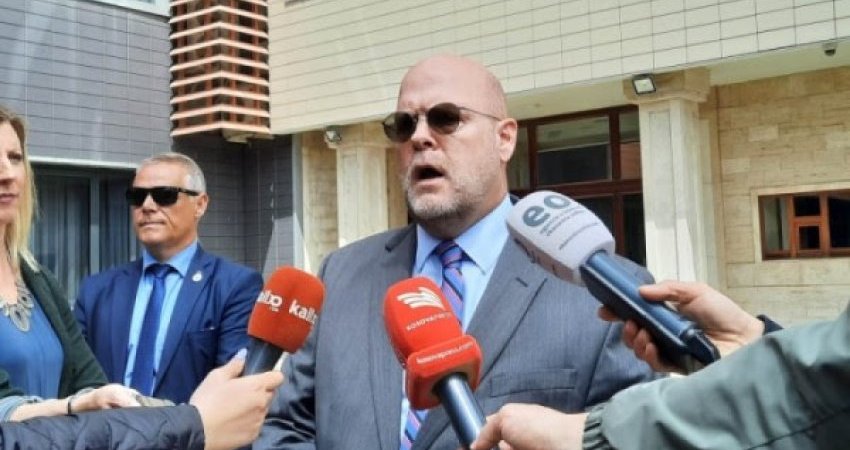 Pas takimit me Kurtin, pritet që para mediave të deklarohet ambasadori amerikan