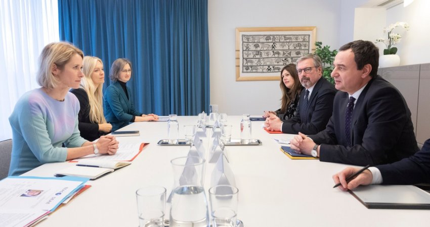 Kallas flet për takimet ndaras me Kurtin dhe Vuçiqin: Autorët e sulmit në Ibër-Lepenc duhet të përballen me drejtësinë
