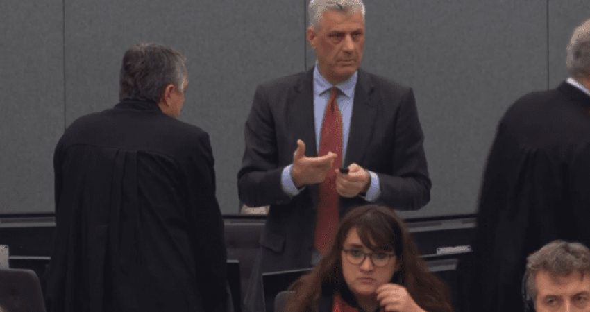 Thaçi reagon pasi trupi gjykues lexoi deklarata të tij dhe të Selimit ku supozohej që përgjegjës për komunikatat e UÇK-së ishte Bashota