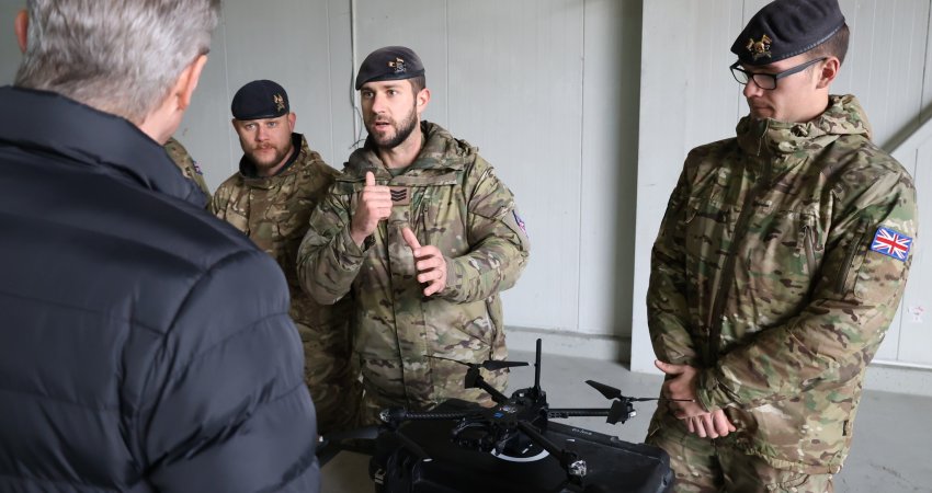 Ambasadori Hargreaves viziton ushtarët britanikë që patrulluan në veri: Kryesit e sulmit në Ibër-Lepenc të japin llogari