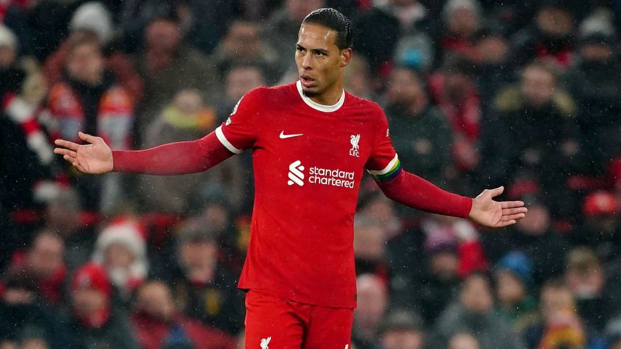 Van Dijk refuzon ofertën  e parë të Liverpoolit  