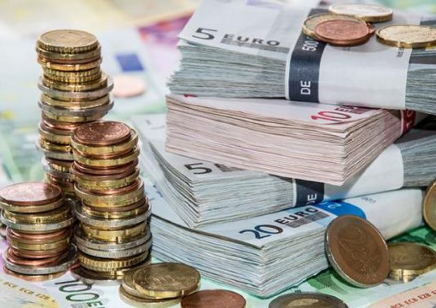 Këmbimi valutor 7 dhjetor/ Me sa blihen e shiten sot monedhat e huaja