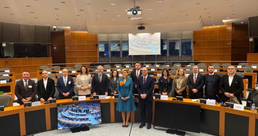 Deputetët kosovar kërkojnë heqjen e masave nga BE-ja