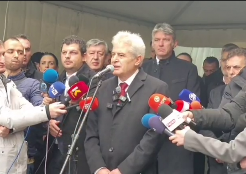 Ali Ahmeti: Nëse hiqni shqipen, do të keni pasoja